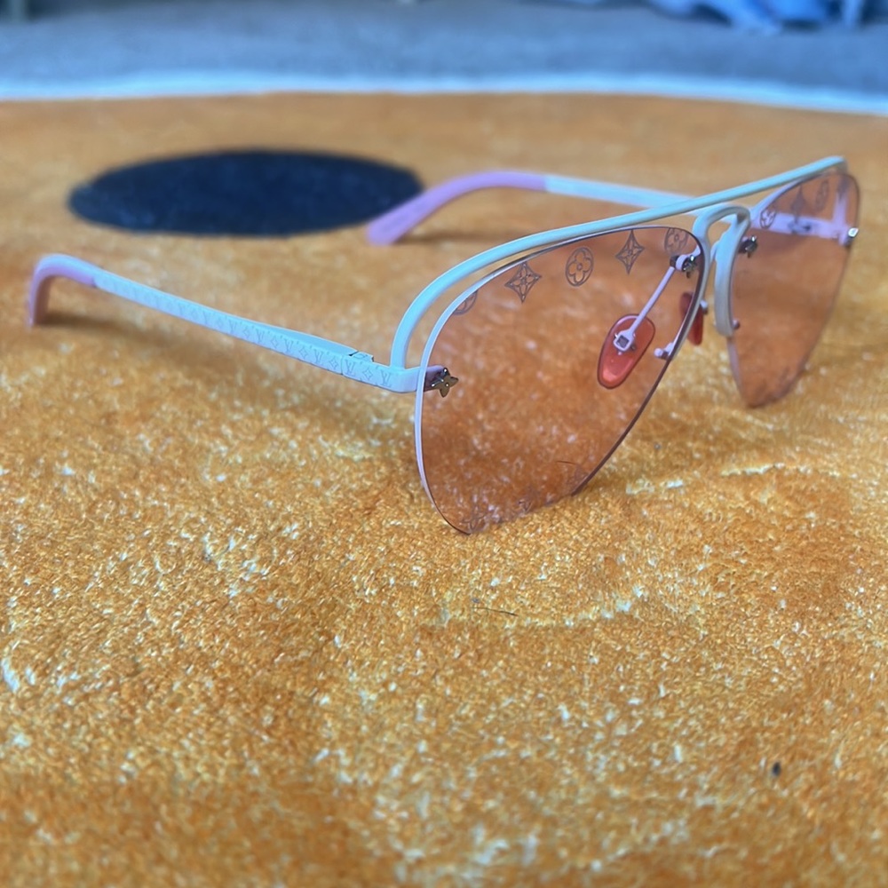Louis Vuitton Sunglasses - Picture 3 of 6